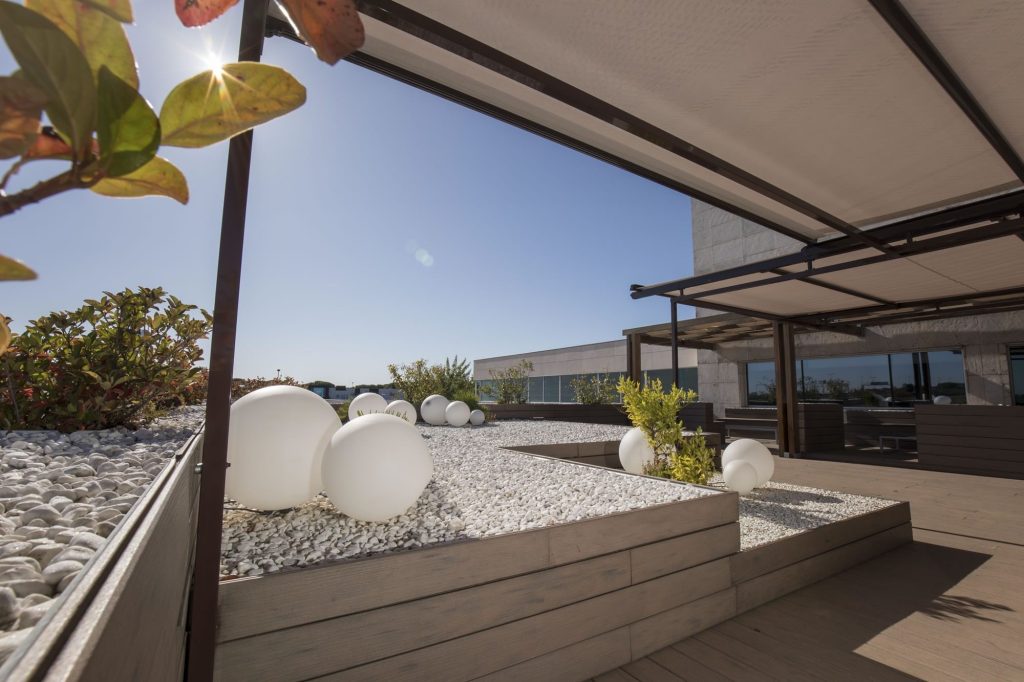 Terraza de las oficinas de Prismalia en Las Rozas